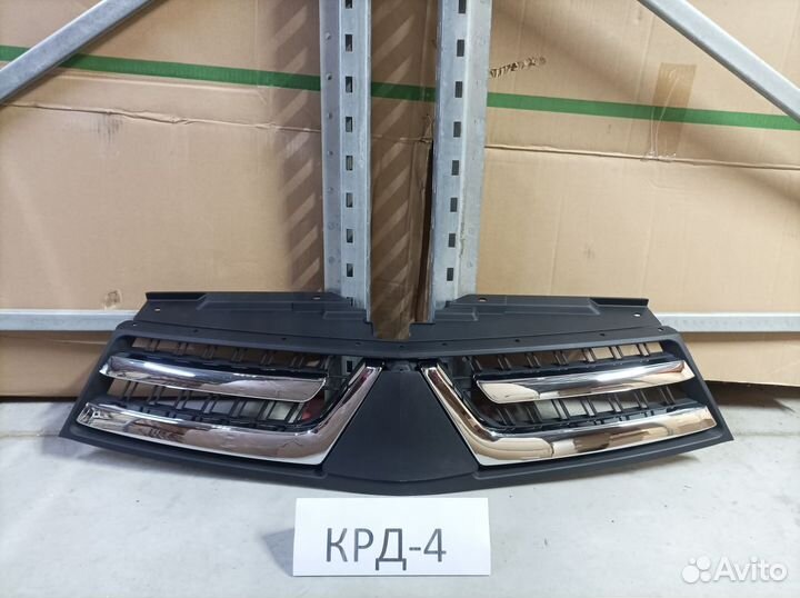 Решетка радиатора Pajero Sport 2 2008-2015