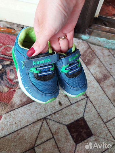 Кроссовки детские