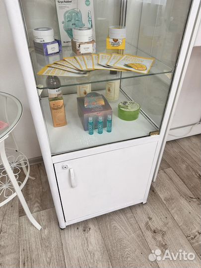 Витрина стеклянная