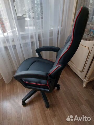 Игровое компьютерное кресло