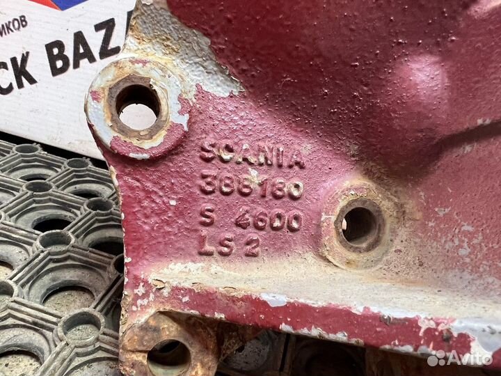 Кронштейн крепления торсиона правый