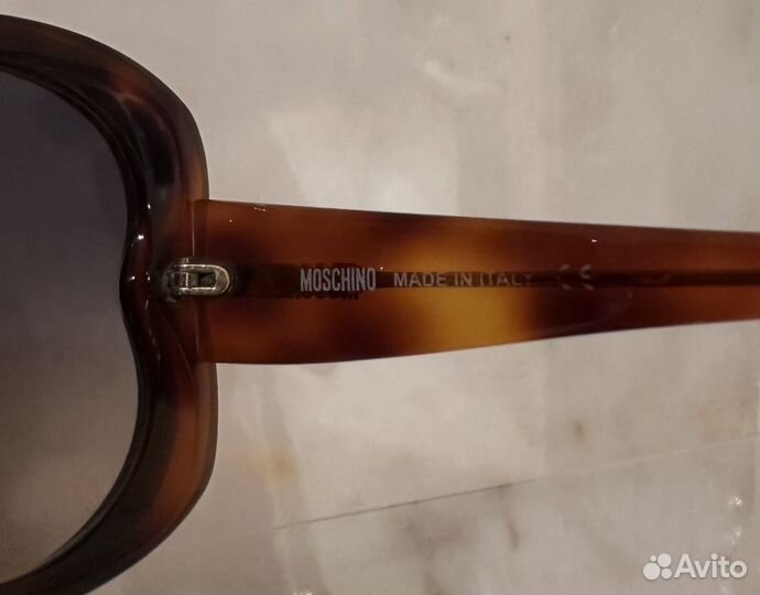 Солнцезащитные очки moschino