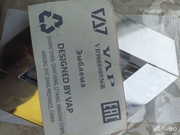 Эмблема задней двери Renault Duster