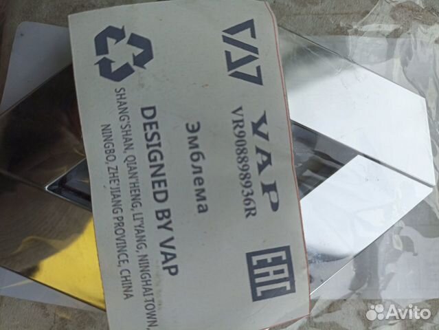 Эмблема задней двери Renault Duster