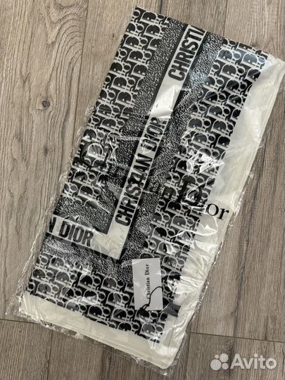 Платок новый christian dior в упаковке