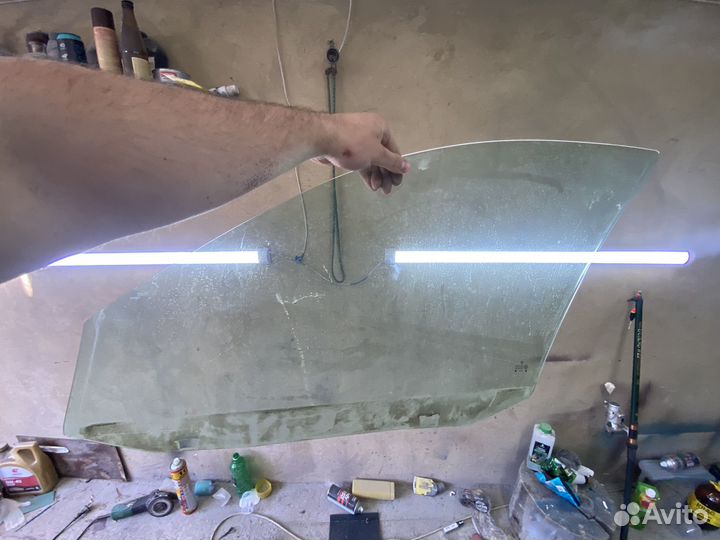 Стекло переднее правое golf 4