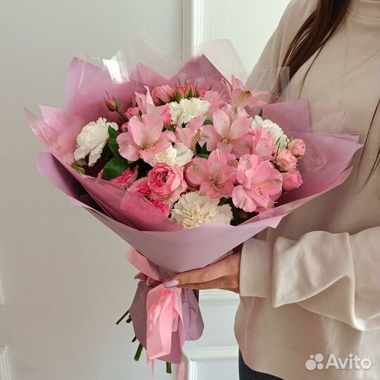 Букеты Цветы из роз, диантусов, альстромерий