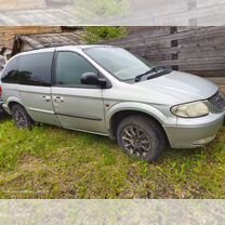 Chrysler Voyager 2.4 MT, 2003, битый, 300 000 км, с пробегом, цена 250 000 руб.