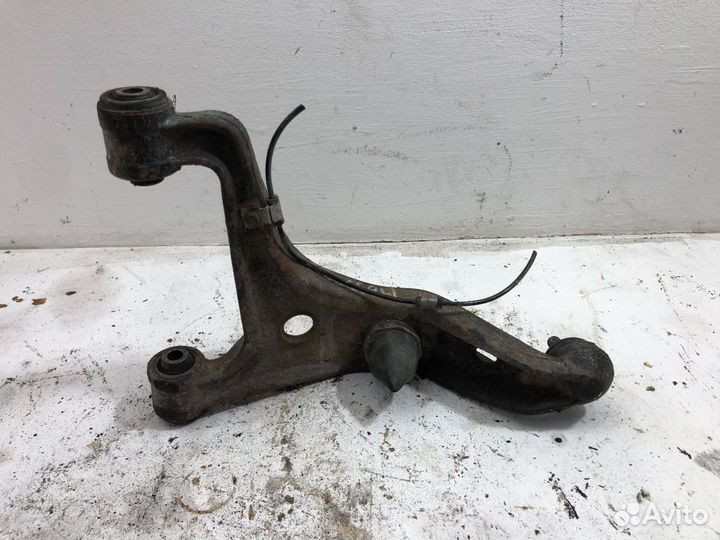 Рычаг задний верхний левый 4620265J01