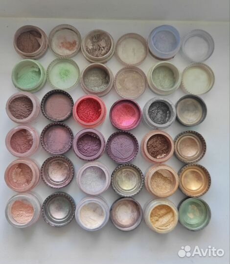 Тени для век пигменты