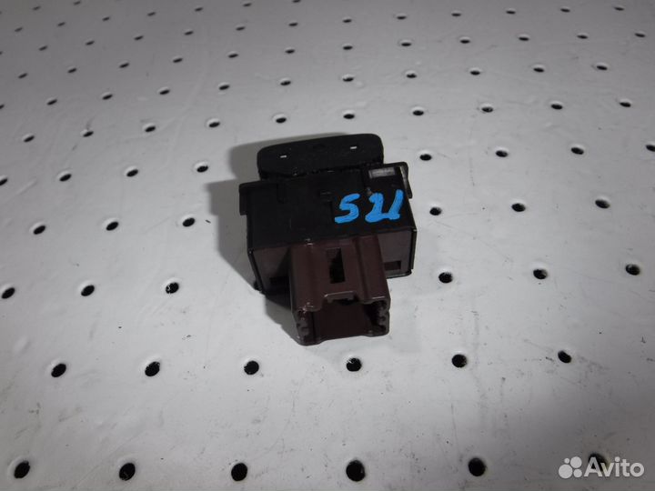 Кнопка обогрева сидений Nissan Tiida C11