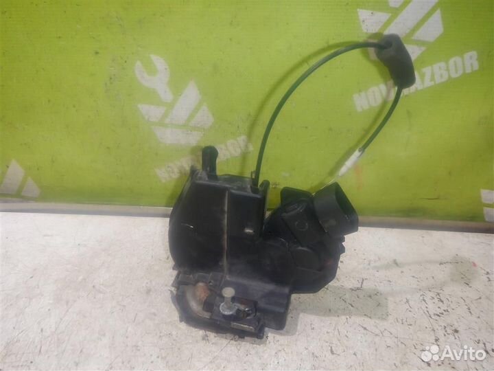 Замок двери задней правой Тойота Хайлендер