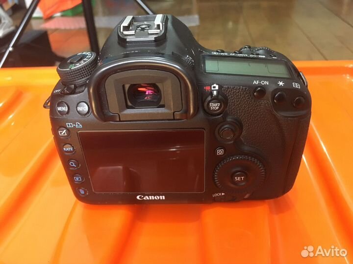 Зеркальный фотоаппарат canon 5D Mark 3