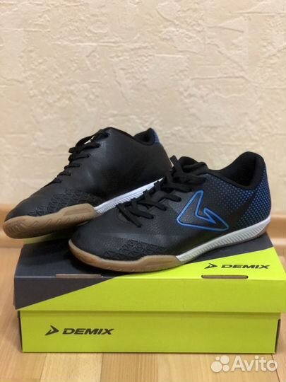 Детские футбольные бутсы