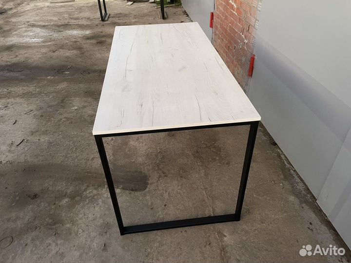 Компьютерный стол новый белый