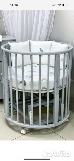 Детская кроватка с маятником