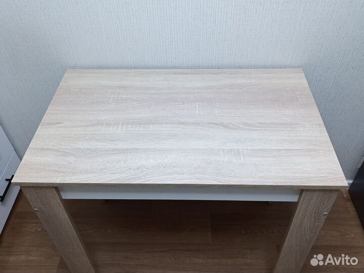 Стол кухонный