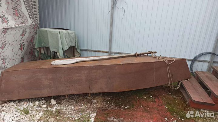 Лодка металлическая