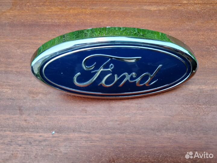 Эмблема передняя Форд Фокус-2