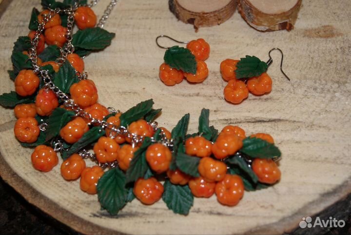 Браслет морошка из полимерной глины. Ручная работа