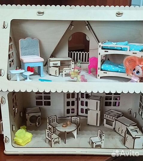 Кукольный домик с мебелью