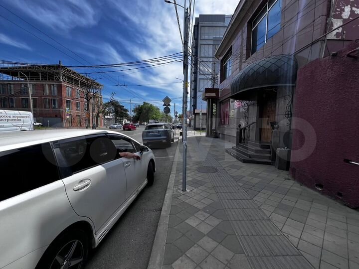 Офис с арендатором, 177.7 м²