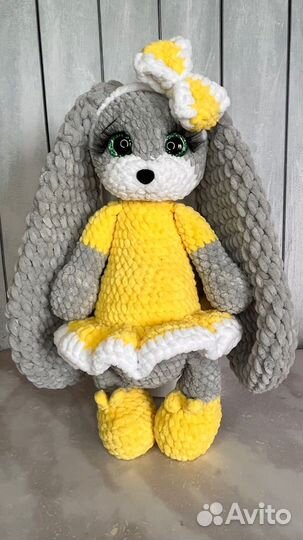 Игрушка плюшевая вязаная Зайка