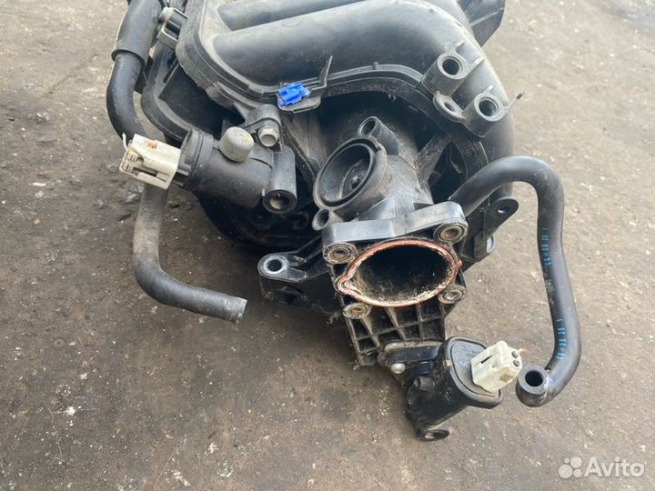 Впускной коллектор Mazda 3 BK Z6
