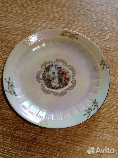 Тарелка фарфоровая