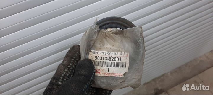 Сальник полуоси Toyota LC100/2003