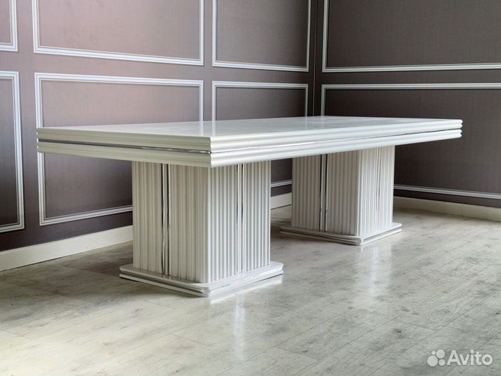 Обеденный стол