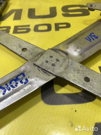 Стеклоподъемник задний левый Toyota Voxy