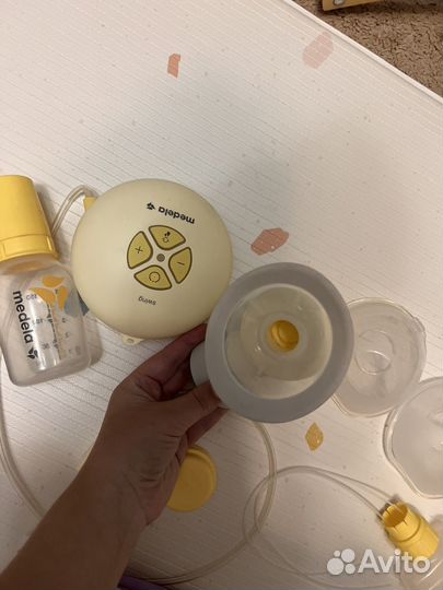 Молокоотсос medela электрический