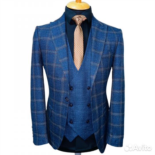 Мужской классический костюм из шерсти