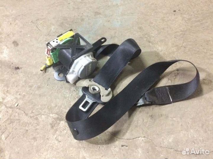 Ремень безопасности передний правый Toyota Auris