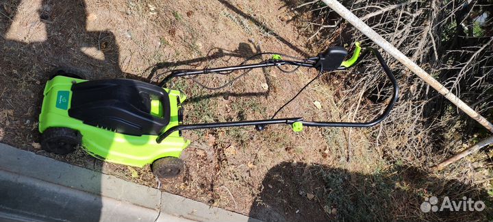 Газонокосилка электрическая
