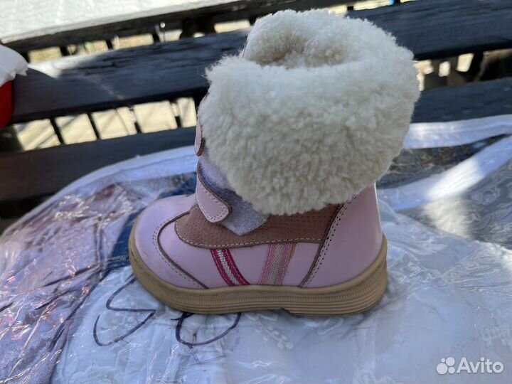 Продаю ботинки на девочку