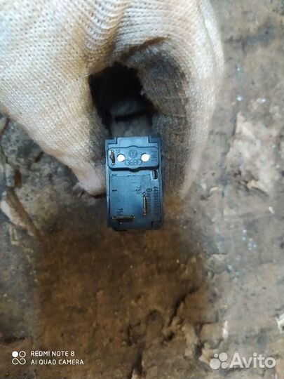 Кнопка обогрева стекла Audi 100/44