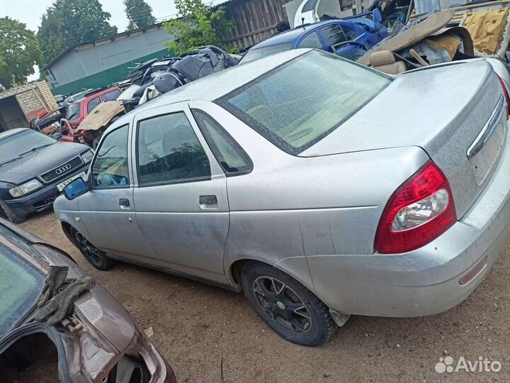 LADA priora разбираю на запчасти