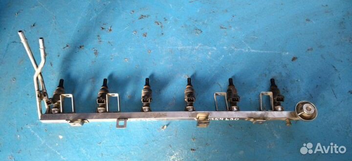 Топливная рампа в сборе Bmw E46 купе M52B25 2000