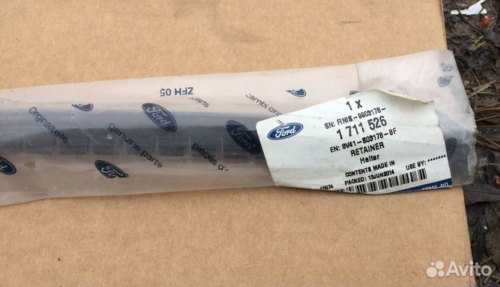 Молдинг стекла Ford Kuga