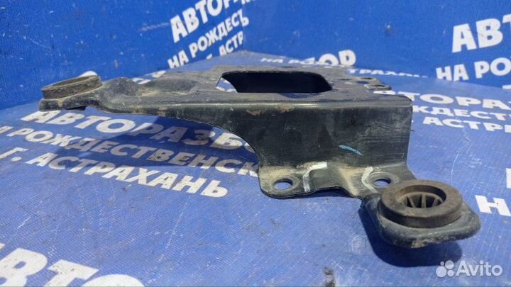 Крепление аккумулятора Ford Focus 2 седан qqdb