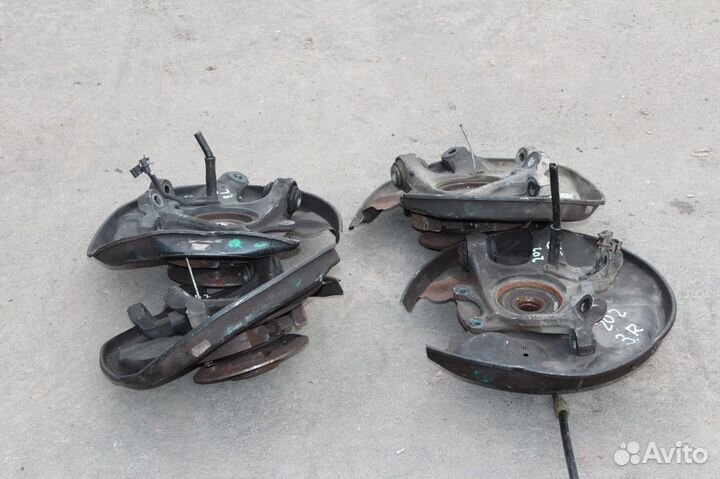 Кулак (цапфа) задний на Мерседес w203 w209