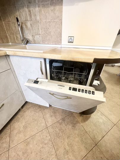 2-к. квартира, 85 м², 1/4 эт.