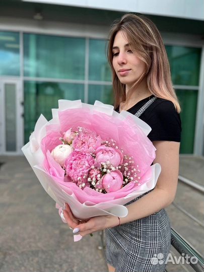 Букет цветов пионы