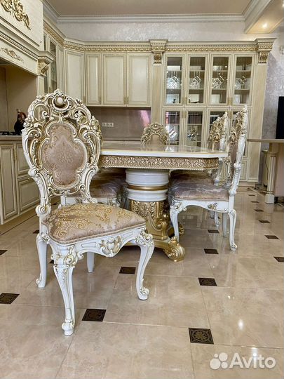 Стол со стульями