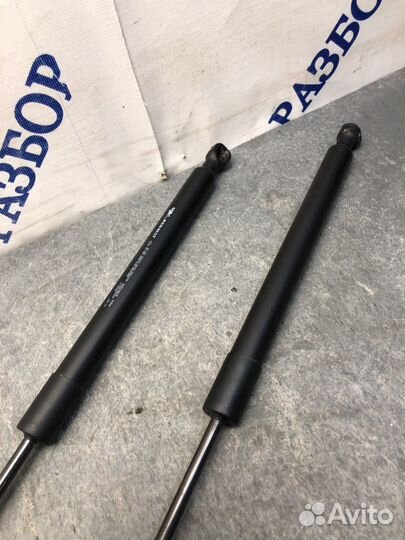 Упор багажника каптюр