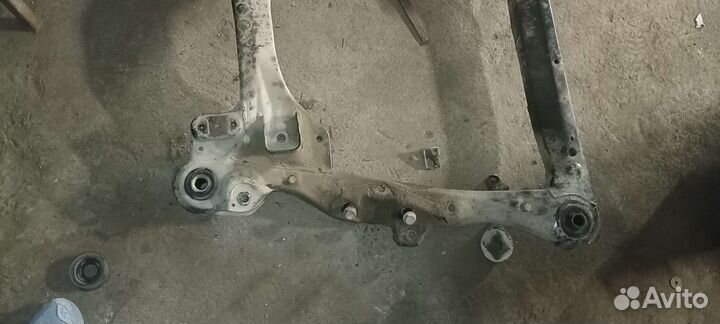 Подрамник toyota camry v50