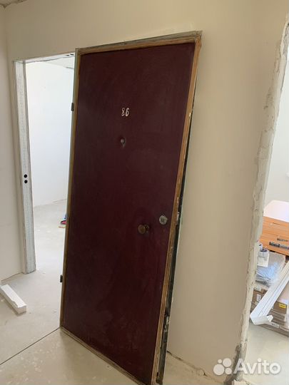Дверь входная металлическая б/у