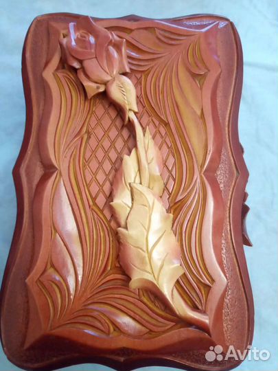 Шкатулка из дерева